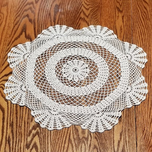Hand Crafted Other - New Hand Crafted 4-Way Circle, Natural 20 1/4" Doily